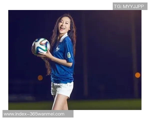 足球宝贝与英文歌曲的完美结合让青春热血沸腾的旋律在赛场上绽放光彩